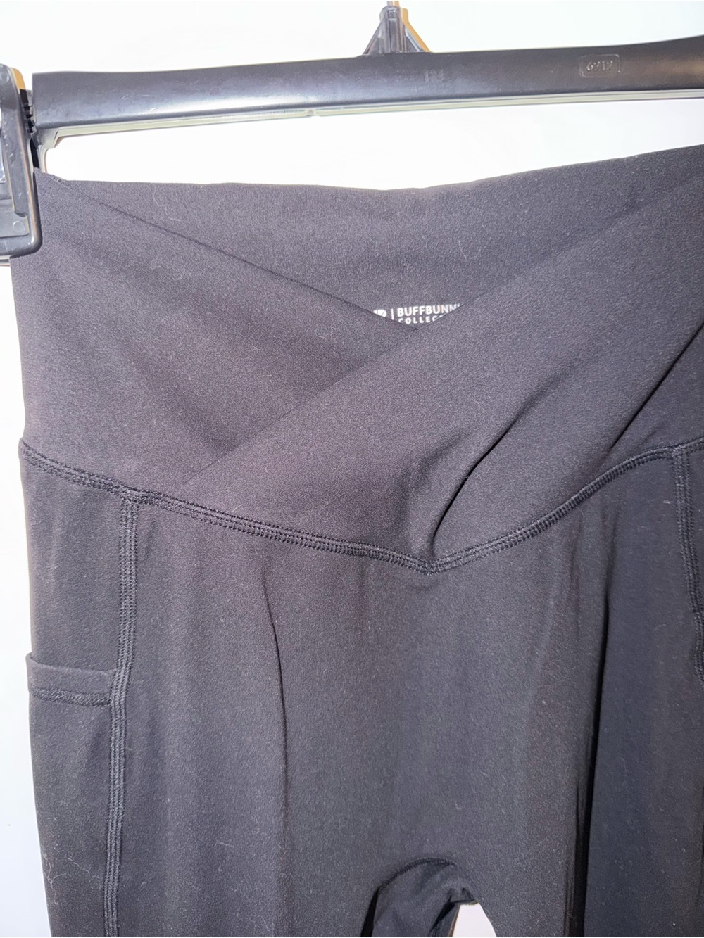 Black High-Waist Active Leggings with Side Pockets - Picture 2 of 4